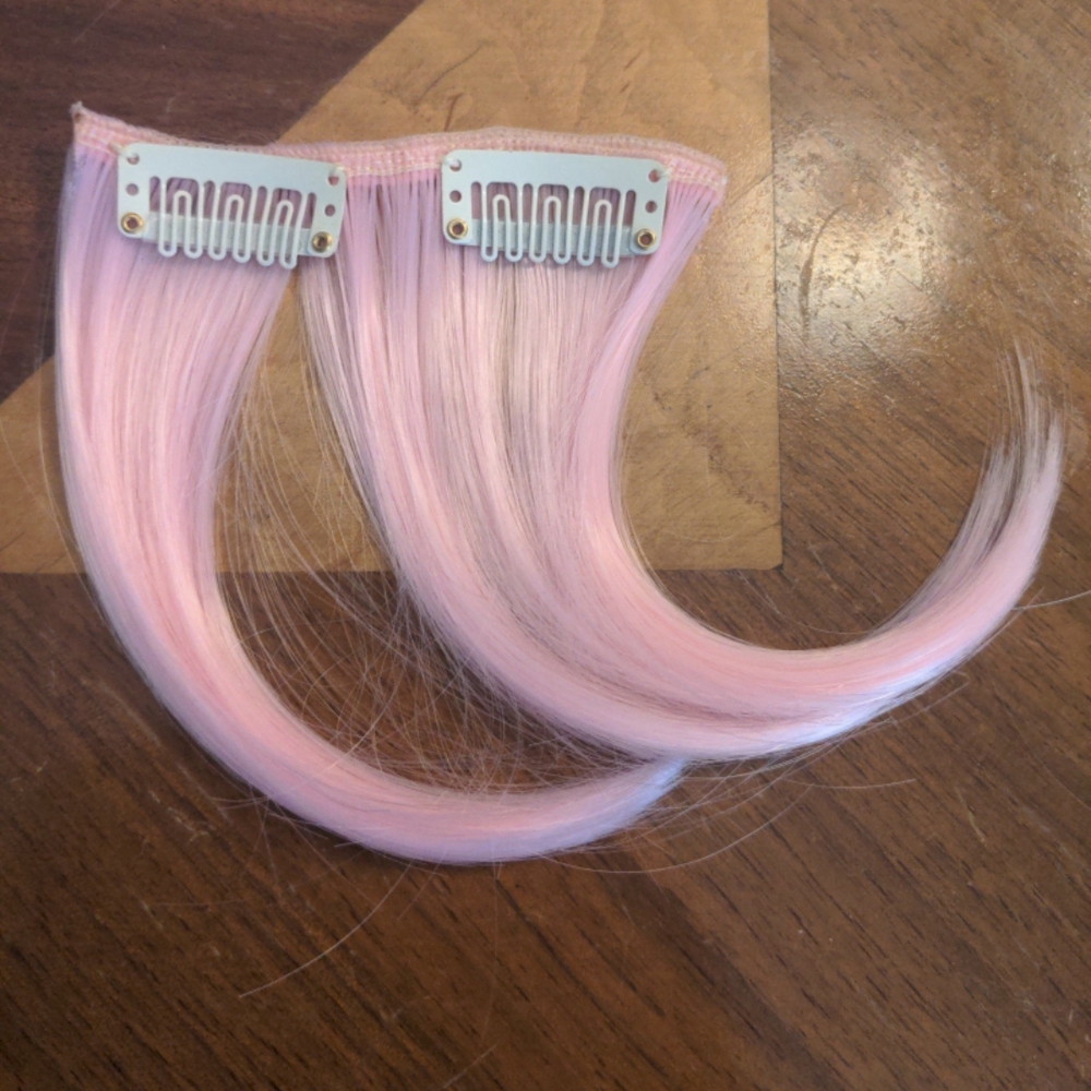 Pink Hair Extension - Picture 3 of 4